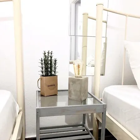 Cosy House In 1 Apartment